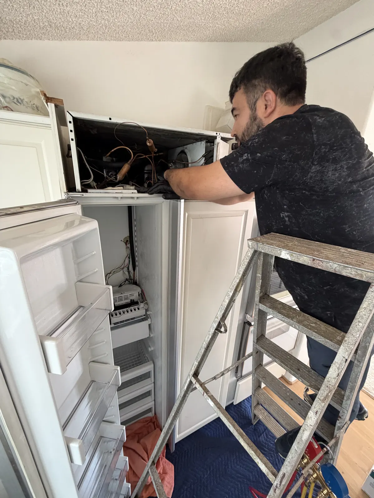 ApexPro refrigerator repair job in a Los Angeles home, photo 4 of 14