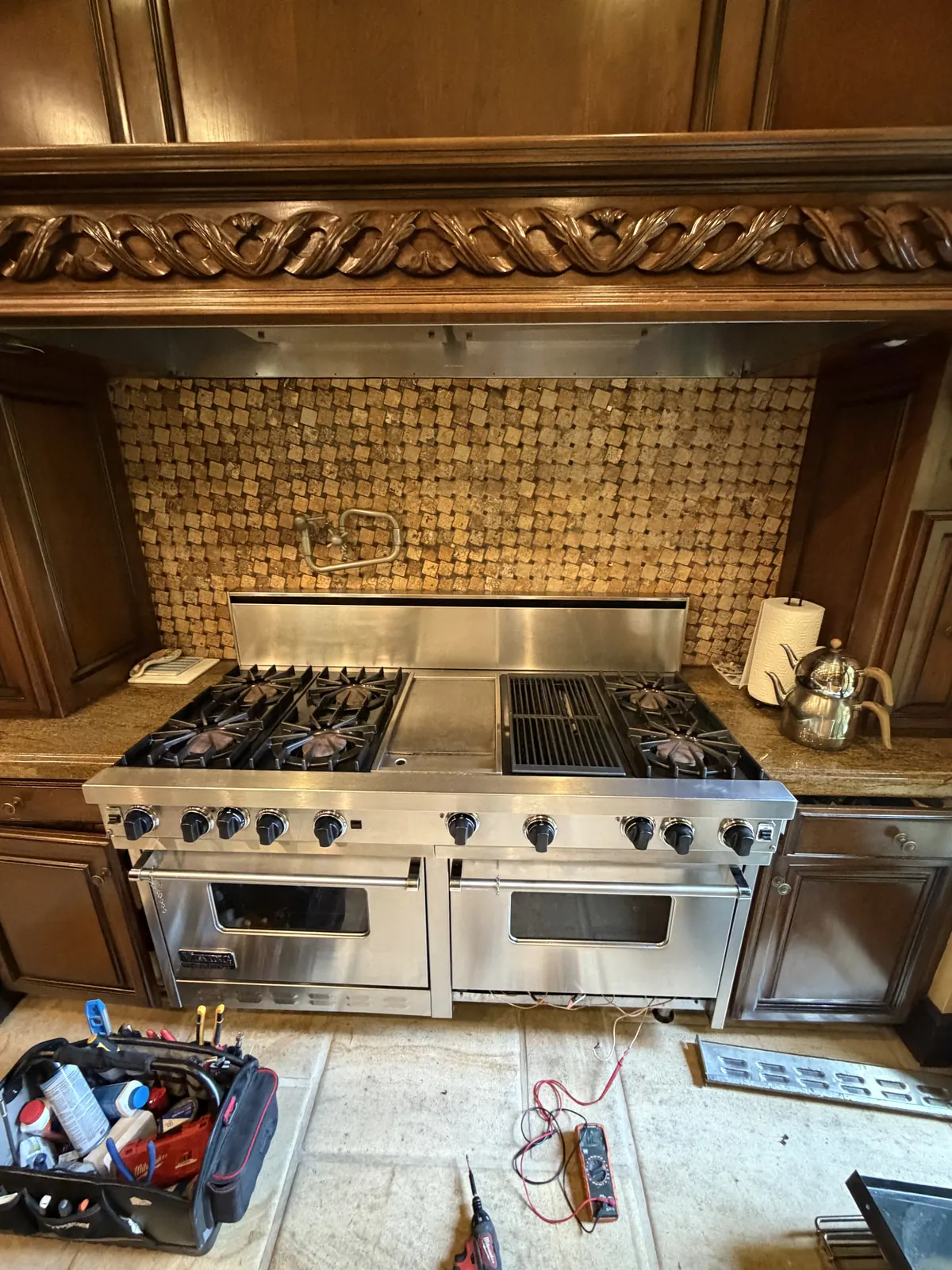 Professional gas range in a Los Angeles kitchen during an ApexPro repair
